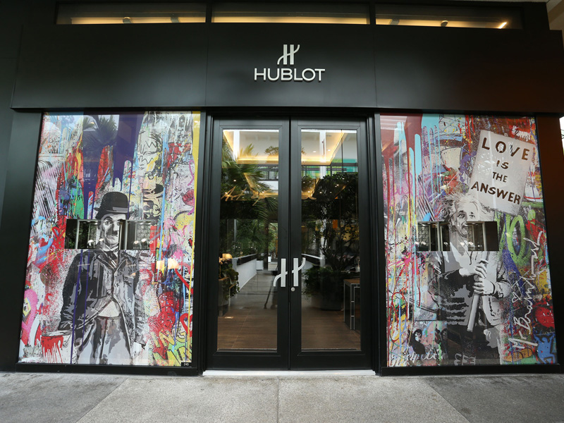 La boutique de Hublot intervenida por el artista Mr. Brainwash en Miami Design District