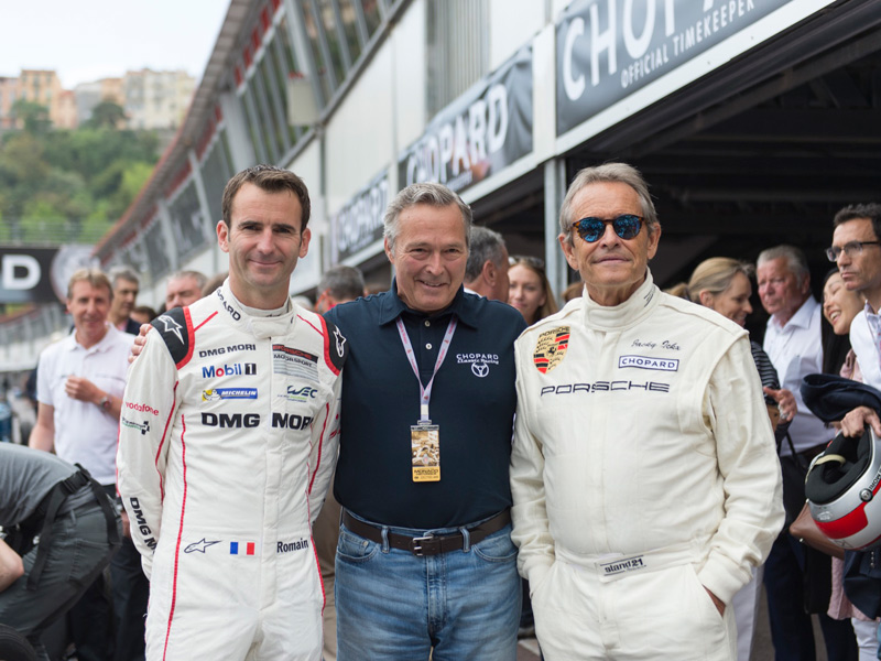 Karl-Friedrich Scheufele en el centro con Romain Dumas y Jacky Ickx.