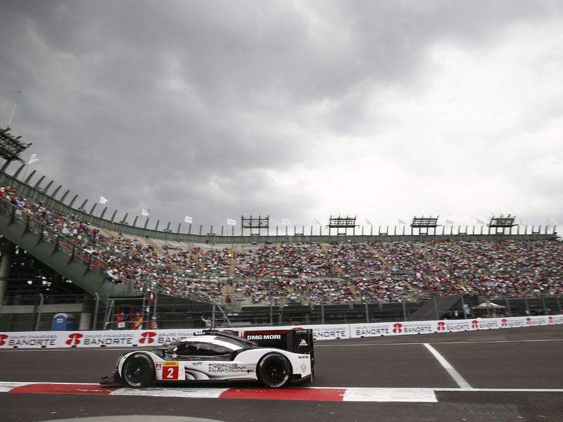 El Porsche 919 Hybrid de Romain Dumas, Neel Jani y Marc Lieb en el Autódromo Hermanos Rodríguez durante las 6 Horas de México.