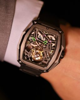 Tourbillon, caja de titanio y una propuesta difícil de ignorar. @cigadesign_official trajo a @siarmx Summer 2026 el Hunter Tourbillon.
#TiempoDeRelojes #CIGADesign #SIARSummer