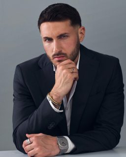 @bvlgari suma a @sant.gimenez a su familia de embajadores. El futbolista mexicano se convierte en nuevo Amigo de la Marca, reforzando la conexión entre el deporte y la visión contemporánea de la Maison italiana.

#TiempoDeRelojes #Bvlgari #SantiagoGimenez