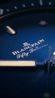 Durante más de 70 años, el @blancpain1735 Bathyscaphe ha ampliado los límites de la relojería.

Su caja de cerámica de alta tecnología —casi cinco veces más dura que el acero y 25% más ligera— ofrece resistencia, confort y durabilidad para el uso diario. 

Disponible en @ultrajewels.

#Blancpain1735 #FiftyFathoms