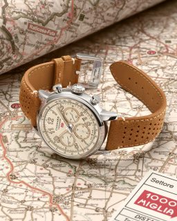 Con motivo de la Mille Miglia 2026, @chopard presenta dos nuevas creaciones: el Mille Miglia Classic Chronograph Raticosa, inspirado en uno de los tramos más legendarios de la histórica carrera italiana, y el Mille Miglia GTS Power Control Grigio-Blu – 2026 Racing Edition, una edición limitada. Dos relojes que reflejan la estrecha relación entre Chopard y “la carrera más bella del mundo”, de la que es patrocinador y cronometrador oficial desde 1988.
#TiempoDeRelojes #Chopard #MilleMiglia