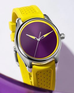 Con el nuevo Pioneer Centre Seconds Sun Berry, @moserwatches apuesta por una combinación audaz y refrescante a través de una carátula Berry Purple fumé y correa amarilla. Este reloj está impulsado por el calibre automático de manufactura HMC 201.
#TiempoDeRelojes #HMoserAndCie #PioneerCentreSeconds