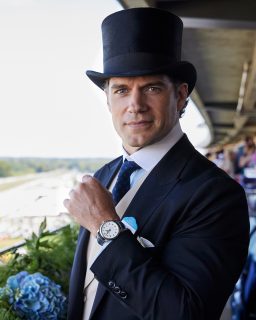 Henry Cavill fue uno de los protagonistas de Royal Ascot 2026 junto a @longines, socio y cronometrador oficial del evento. La ocasión también sirvió para presentar el nuevo Longines Master Collection.

#TiempoDeRelojes #Longines #HenryCavill #RoyalAscot
