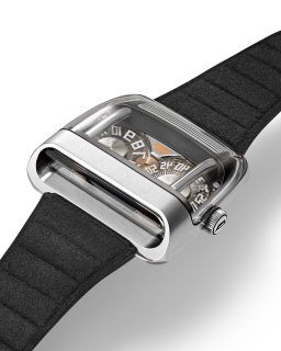 @amida_watches presenta el nuevo Digitrend OSII Black, una reinterpretación contemporánea de su icónico diseño de 1976.

Limitado a 150 piezas, incorpora una estructura interna con acabado negro y una innovadora capucha de zafiro que permite iluminar completamente la visualización.

#TiempoDeRelojes #AMIDA