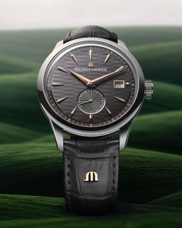 @mauricelacroix lanza el 1975 Legacy Edición Saignelégier, una serie limitada inspirada en la región suiza donde se encuentra su manufactura. Disponible en dos versiones de 500 piezas cada una, incorpora el característico motivo “Vagues du Jura”, un movimiento automático con 60 horas de reserva de marcha y detalles que evocan la tradición relojera y ecuestre del Jura.

#TiempoDeRelojes #MauriceLacroix #1975Legacy