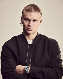 @erling buscará hoy dar la sorpresa con Noruega frente a Brasil. 🇳🇴🇧🇷
Fuera de la cancha, su estilo va con el nuevo @breitling Chronomat, protagonista de la campaña Feel the Detail, junto a Austin Butler y Giannis Antetokounmpo.
#TiempoDeRelojes #Breitling #ErlingHaaland