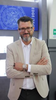 @david77sanchez, director general de @bombergofficial, nos presenta el Edge Tech, una de las grandes novedades de la firma este año.

#TiempoDeRelojes #Bomberg #EdgeTech #SIARSummer