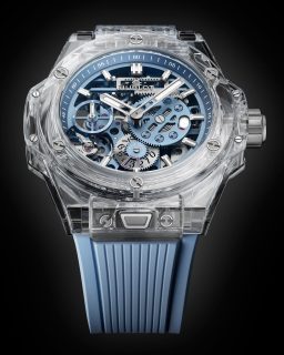 El nuevo @hublot Big Bang Sapphire Sky Blue combina una espectacular caja de zafiro azul celeste con el calibre de manufactura Meca-10, un movimiento esqueletizado de cuerda manual con 10 días de reserva de marcha. Limitado a solo 100 piezas.
#TiempoDeRelojes #Hublot #BigBang