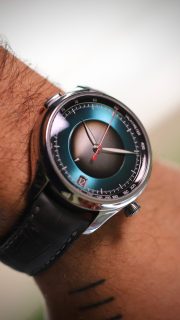 ¿Un GMT, cronógrafo flyback y fechador en un solo reloj? Así es el Endeavour Triple Complication de @moserwatches.
#TiempoDeRelojes #HMoser #SIAR Summer