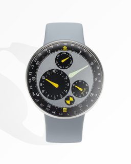 El @ressence_watches TYPE 3 Marc Newson recibió el Red Dot: Best of the Best 2026, el máximo reconocimiento del prestigioso premio de diseño. La colaboración entre Benoît Mintiens y Marc Newson dio vida a una pieza que combina un lenguaje estético único con una de las propuestas técnicas más innovadoras de la relojería contemporánea. Además, es la tercera vez consecutiva que Ressence es reconocida en los Red Dot Awards.
#TiempoDeRelojes #Ressence #RedDotAward