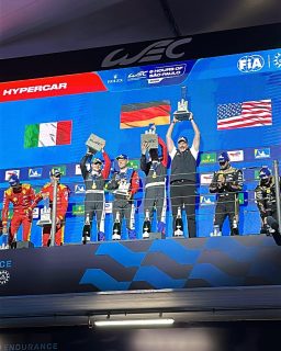 Hoy vivimos de cerca las Rolex 6 Horas de São Paulo, la única fecha latinoamericana del @fiawec_official, donde @rolex es patrocinador oficial. Desde el legendario circuito de Interlagos fuimos testigos de una jornada donde la precisión, la estrategia y la resistencia volvieron a ser protagonistas.

En la categoría Hypercar, la victoria fue para el BMW M Team WRT 15, con Kevin Magnussen, Raffaele Marciello y Dries Vanthoor al volante. El podio lo completaron el Ferrari AF Corse 51 y el Cadillac Hertz Team JOTA 12.

En LMGT3, el triunfo fue para el Corvette TF Sport 34, pilotado por Charlie Eastwood, Tom Van Rompuy y Rui Andrade.

Una carrera más que confirma la estrecha relación entre Rolex y el automovilismo de resistencia.

#TiempoDeRelojes #Rolex #WEC