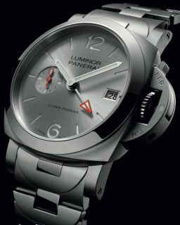 Como patrocinador oficial del equipo Luna Rossa, @panerai presenta dos nuevos modelos que reflejan su vínculo con la navegación de alto rendimiento: el Luminor Luna Rossa Chrono PAM01768, edición limitada de 500 piezas, y el Luminor Luna Rossa GMT PAM01791, el primer Luna Rossa equipado con brazalete de acero.

#TiempoDeRelojes #Panerai #LunaRossa