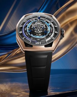 @hytwatches presenta el Conical Tourbillon Midnight Blue, una creación donde el oro rosa enmarca su inconfundible indicación de horas mediante líquido azul, acompañada por un tourbillon cónico que completa una revolución cada 30 segundos y una animación de tres esferas en constante movimiento. Producido en una edición limitada de solo ocho piezas.

#TiempoDeRelojes #HYT #ConicalTourbillon