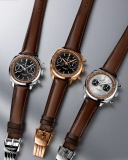 @breitling y @astonmartin presentan el Top Time B01 Chronograph 41 Tribute to Aston Martin DB5, una colección de tres ediciones limitadas inspirada en el legendario automóvil británico. Detalles en madera, correas de piel teñidas a mano y subesferas que recuerdan los indicadores de su tablero.

Disponible en acero, acero con platino y oro rojo con esfera de ónix, cada versión incorpora el calibre de manufactura Breitling 01, certificado por el COSC y con 70 horas de reserva de marcha.

#TiempoDeRelojes #Breitling #AstonMartin