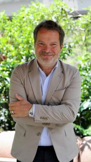 ¿Qué hace diferente a @piaget?
Benjamin Comar, CEO de la Maison, comparte la filosofía que guía a una de las firmas más importantes de la relojería.
#TiempoDeRelojes #Piaget