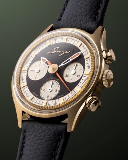 El nuevo @singerreimagined Heritage V72 rescata el histórico calibre Valjoux 72, uno de los movimientos manuales más icónicos, y lo devuelve a la vida con acabados contemporáneos.
#TiempoDeRelojes #SingerReimagined #HeritageV72