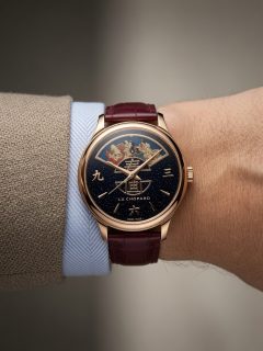 @chopard presenta el L.U.C Essence of Shunga, una pieza única creada exclusivamente para ART in TIME que reúne alta relojería suiza y tradición artística japonesa. Su protagonista es un disco giratorio con seis escenas Shunga pintadas a mano en laca Urushi por un maestro artesano japonés. Realizado en oro rosa ético y animado por el calibre L.U.C 96.29-L.
#TiempoDeRelojes #Chopard #LUC #ARTinTIME