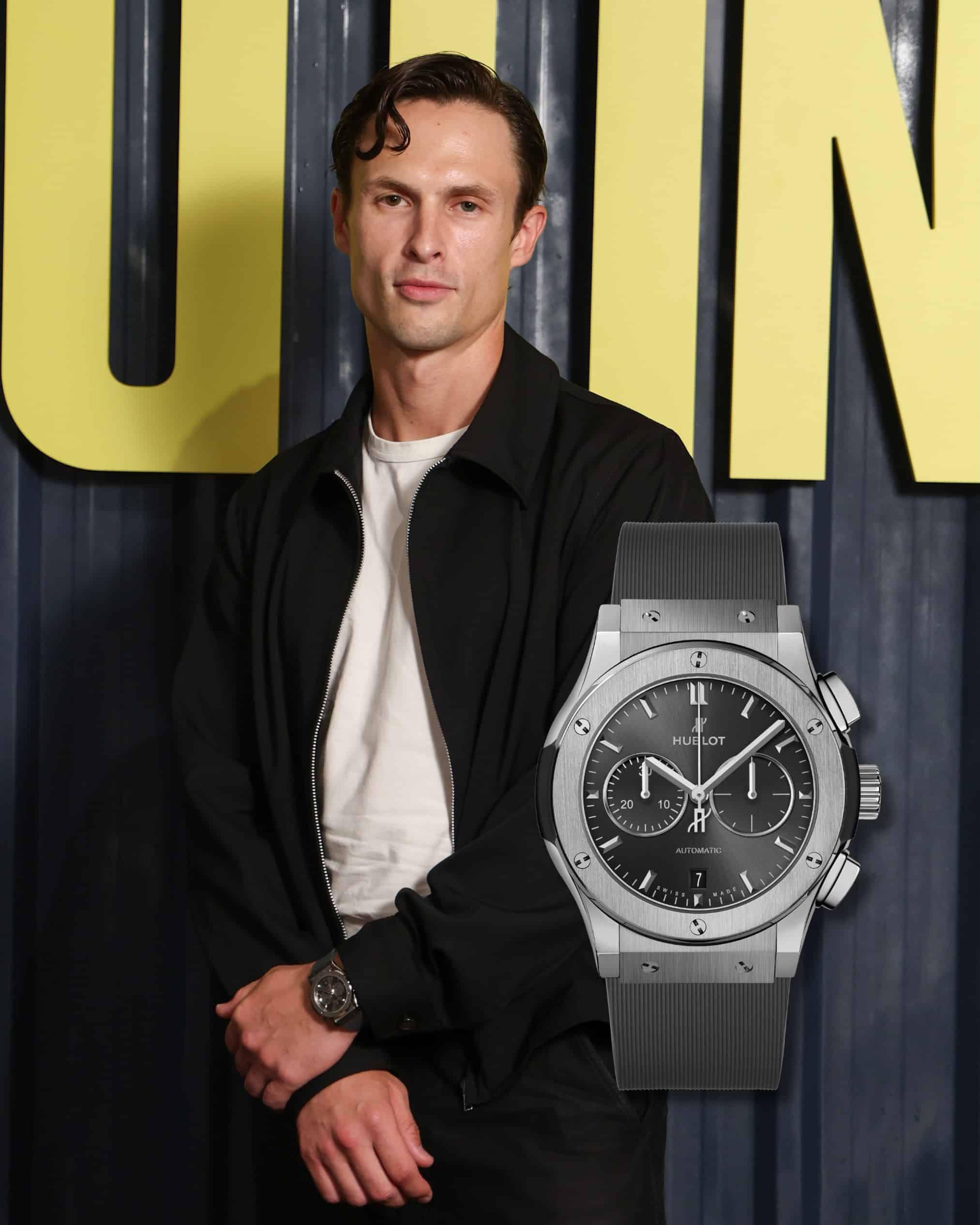 #WatchSpotting | Durante la premiere de Mutiny en Londres, @arnasfederman apareció con un @hublot Classic Fusion Chronograph Racing Grey.

Una pieza de 45 mm en titanio, con carátula gris satinada y movimiento cronógrafo automático HUB1143 con 42 horas de reserva de marcha.

#TiempoDeRelojes #Hublot #ClassicFusion