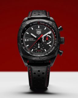 @tagheuer celebra 50 años del Monza con un nuevo Monza Flyback Chronograph, inspirado en el modelo presentado en 1976 para celebrar el título mundial de Niki Lauda con Ferrari.
La nueva edición combina ese ADN de competición con una caja de carbono forjado de 42 mm, detalles rojos y el calibre de manufactura TH20-12 con función flyback. Limitada a 500 piezas.
#TiempoDeRelojes #TAGHeuer #TAGHeuerMonza