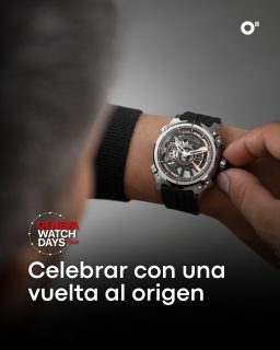#GenevaWatchDays | Para celebrar los 10 años de su tecnología nO-Ring, @mauronmusy vuelve al origen de una de sus principales innovaciones con el MU05-111 nO-Ring Origin. Su carátula esqueletada incorpora fragmentos reales de los cálculos y anotaciones manuscritas con los que Christophe Musy desarrolló un sistema capaz de garantizar hermeticidad sin recurrir a juntas de caucho.
La tecnología nO-Ring utiliza la geometría de la caja, superficies extremadamente planas y tolerancias de alta precisión para crear un sellado mecánico directo entre metal y cristal de zafiro, alcanzando una hermeticidad de 300 metros sin una sola junta. Una solución patentada en 2016 después de tres años de desarrollo y pruebas. MU05-111 lleva esto a una caja de titanio grado 5 de 44 mm con el calibre automático esqueletado MM01-SK. Solo existirán 13 ejemplares y cada uno lleva un fragmento diferente de aquellos cálculos; detalle que se extiende a la correa con un grabado láser.
#MauronMusy #nORing #TiempoDeRelojes