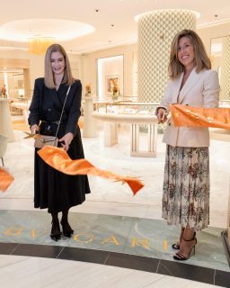 @bvlgari abrió una nueva boutique en El Palacio de Hierro Andares, un espacio que reúne joyería, relojería, bolsos y accesorios bajo una propuesta que refleja el lenguaje actual de sus boutiques alrededor del mundo.
Amplia, luminosa y pensada para combinar confort y sofisticación, la nueva boutique también lleva a Guadalajara parte del espíritu de Roma, presente tanto en las colecciones como en los detalles de diseño del espacio.
#TiempoDeRelojes #Bvlgari #Guadalajara