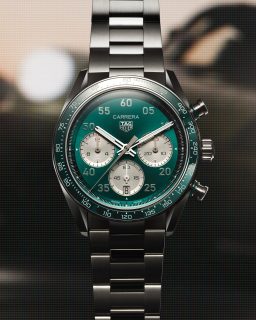 @tagheuer lanza una nueva generación del Carrera Chronograph Sport. La colección recupera el espíritu racing del Carrera con una construcción más compacta, pasando de 44 a 42 mm, un perfil más delgado y una ergonomía mejorada.
En el interior late el calibre de manufactura TH20-00, con 80 horas de reserva de marcha, mientras que la nueva gama suma cinco interpretaciones en azul, verde azulado, plata tipo panda y negro con acentos rojos.
#TiempoDeRelojes #TAGHeuer #Carrera