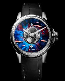 @louismoinet presenta el Moon Meteor, una pieza que combina pintura en miniatura luminiscente, una complicación astronómica y fragmentos reales de meteoritos dentro de una escena cósmica creada sobre la carátula.
Entre sus materiales aparecen un fragmento marciano NWA 13925, meteoritos como Jbilet Winselwan y Sahara 97093, además de meteoritos lunares que representan la luna llena y la luna nueva.
Y cuando cae la noche, la pintura luminiscente transforma por completo la escena. Todo dentro de una caja de titanio. Limitado a solo 12 piezas.
#TiempoDeRelojes #LouisMoinet #MoonMeteor