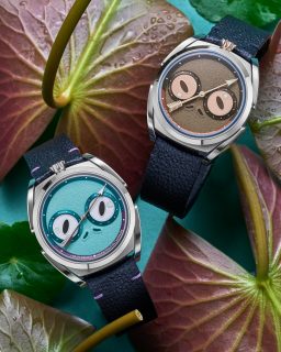 @louiserardofficial y @k_chaykin presentan dos nuevas versiones del Unfrogettable: Turquoise y Brown, cada una limitada a solo 178 piezas.
La carátula reguladora da vida al personaje: las horas aparecen en el ojo izquierdo, los segundos en el derecho y los minutos recorren el centro, mientras que a las 6 h aparece el detalle Louis Erard ♥ Konstantin Chaykin.
Ambas versiones utilizan una caja de titanio de 40 mm, con la corona situada a las 12 horas como si fuera una auténtica corona real. En el interior late el calibre automático Sellita SW266-1, con aproximadamente 38 horas de reserva de marcha.
El toque final está en la correa de piel Himeji Kurozan, trabajada a mano en Japón y terminada con laca Urushi.
#TiempoDeRelojes #LouisErard #KonstantinChaykin