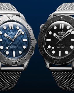 @omega presenta los nuevos Seamaster Diver 300M – James Bond and Spectre. Es la primera vez que la firma reúne ambos universos dentro de una misma colección.
Los modelos están equipados con el calibre OMEGA Co-Axial Master Chronometer 8806 y se distinguen por detalles como la carátula azul de Bond, el acabado negro de Spectre y rotores decorados con el cañón de pistola o el emblema de la organización.
Además, cada universo cuenta con un set limitado a 77 unidades, que combina una pieza en acero con otra en oro-platino.
#TiempoDeRelojes #OMEGA #Seamaster