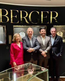 Estuvimos en la décima edición del @bergerjoyeros Private Experience, que reunió a más de 40 marcas para presentar algunas de sus novedades y lanzamientos más recientes.
Entre los protagonistas estuvo el nuevo @zenithwatches DEFY Skyline Maya Edition II, una edición especial creada en colaboración con Berger.
#TiempoDeRelojes #Berger #BergerPrivateExperience