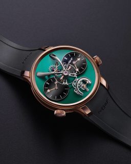 Quince años después, regresa la primera Legacy Machine de @mbandf.

La firma presenta la nueva LM1 EVO, una reinterpretación de su icónico modelo de 2011 que conserva las dos carátulas con husos horarios independientes y el espectacular volante suspendido de 14 mm. 

Ahora incorpora una caja más compacta de 42 mm, reserva de marcha de 60 horas, sistema de protección contra impactos FlexRing y resistencia al agua de 80 metros. 

Disponible en titanio con carátula rodiada y en oro rosa con carátula verde, esta última limitada a solo 33 piezas. 

#TiempoDeRelojes #MBandF #LM1EVO #LegacyMachine