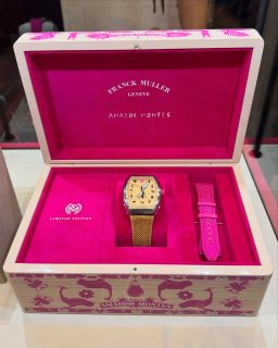 El @siarmx fue escenario del lanzamiento del nuevo @franckmuller_geneve Vanguard Slim Amador Montes, una colaboración con el artista mexicano @amador.montes, quien estuvo presente para compartir los detalles de esta creación.
La pieza forma parte de The Art of Time, un proyecto que une la relojería suiza con el arte contemporáneo mexicano. Una edición limitada a 60 piezas, exclusiva para México.
#TiempoDeRelojes #FranckMuller #AmadorMontes #SIAR