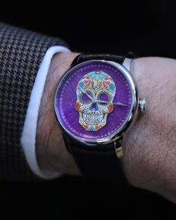 Conocimos de cerca la nueva colección Día de Muertos de @louiserardofficial, presentada por primera vez a nivel mundial durante la 20ª edición del @siarmx. 

La colección reúne cinco relojes de edición limitada, con solo 10 piezas de cada modelo, inspirados en una de las tradiciones más representativas de México.

#TiempoDeRelojes #LouisErard #SIAR #DiaDeMuertos