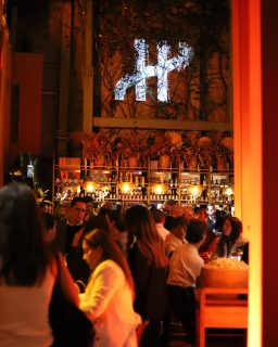 La jornada de ayer en el @siarmx cerró con un cóctel de @hublot, junto con amigos de la marca, música y un gran ambiente.
#TiempoDeRelojes #Hublot #SIAR