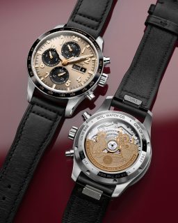 @iwcwatches da la bienvenida al Año de la Cabra con una edición limitada de 500 piezas.

El nuevo Pilot’s Watch Performance Chronograph 41 Year of the Goat combina una caja de titanio de 41 mm, bisel de cerámica negra y carátula dorada, un color que simboliza fortuna y prosperidad en la cultura china. 

Uno de sus detalles más especiales está en el reverso: un rotor con la figura de tres cabras, símbolo de buena fortuna. En su interior, el calibre automático IWC 69385 ofrece 46 horas de reserva de marcha. 

#TiempoDeRelojes #IWCSchaffhausen