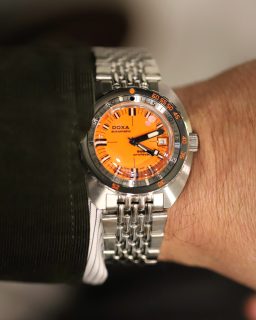 Entre las piezas que pudimos ver de @doxawatchesofficial en el @siarmx destacan el DOXA Army, con su característico diseño militar; el SUB 300 Ti5, fabricado en titanio, y el SUB 300T Clive Cussler, una edición especial inspirada en el legendario escritor y explorador.
#TiempoDeRelojes #DOXA #SIAR