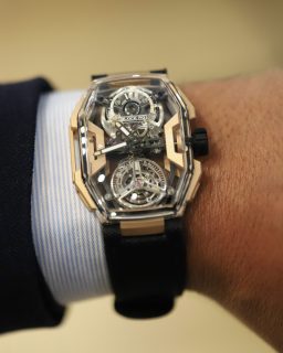 Pudimos apreciar el @block.rg Tourbillon en el @siarmx, una pieza esqueletizada con 100 horas de reserva de marcha y una edición limitada a solo 8 ejemplares en oro.
#TiempoDeRelojes #BlockRG #SIAR