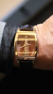 En el @siarmx, @corumwatches nos sorprendió con dos de sus novedades: el Golden Bridge Automatic, con su icónico movimiento lineal a la vista, y el Admiral Skeleton, que destaca por su diseño esqueletizado y su caja y brazalete de cerámica.

#TiempoDeRelojes #Corum #SIAR