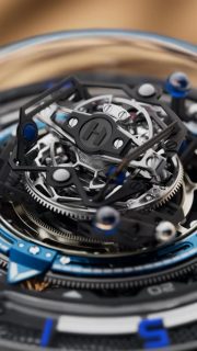 @hytwatches presenta Bespoke Atelier, una propuesta que convierte al Conical Tourbillon, desarrollado junto al maestro relojero Éric Coudray, en el punto de partida de una creación única.
Desde los materiales, colores y acabados hasta los detalles mecánicos, las piedras y los fluidos, cada elemento puede personalizarse en colaboración con el equipo de HYT.
#TiempoDeRelojes #HYT #BespokeAtelier