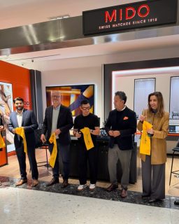 Estuvimos en la inauguración de la nueva boutique de @midowatches en @elpalaciodehierro Satélite, donde Franz Linder, CEO de MIDO, y Edgar Embriz, Brand Manager en México, encabezaron el corte de listón.
Durante la celebración también vimos tres novedades de la colección Multifort TV: Big Date Alebrijes, Special Edition Adventure y Big Date Chronometer COSC.
#TiempoDeRelojes #MIDO