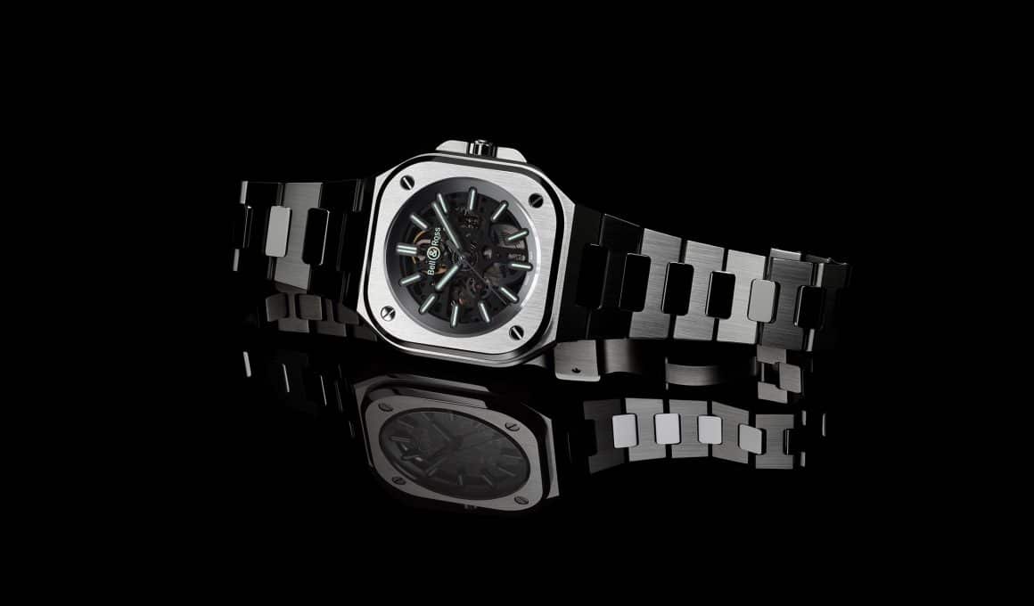 Imagen frontal del BR 05 el reloj luminiscente y brazalete integrado de Bell & Ross