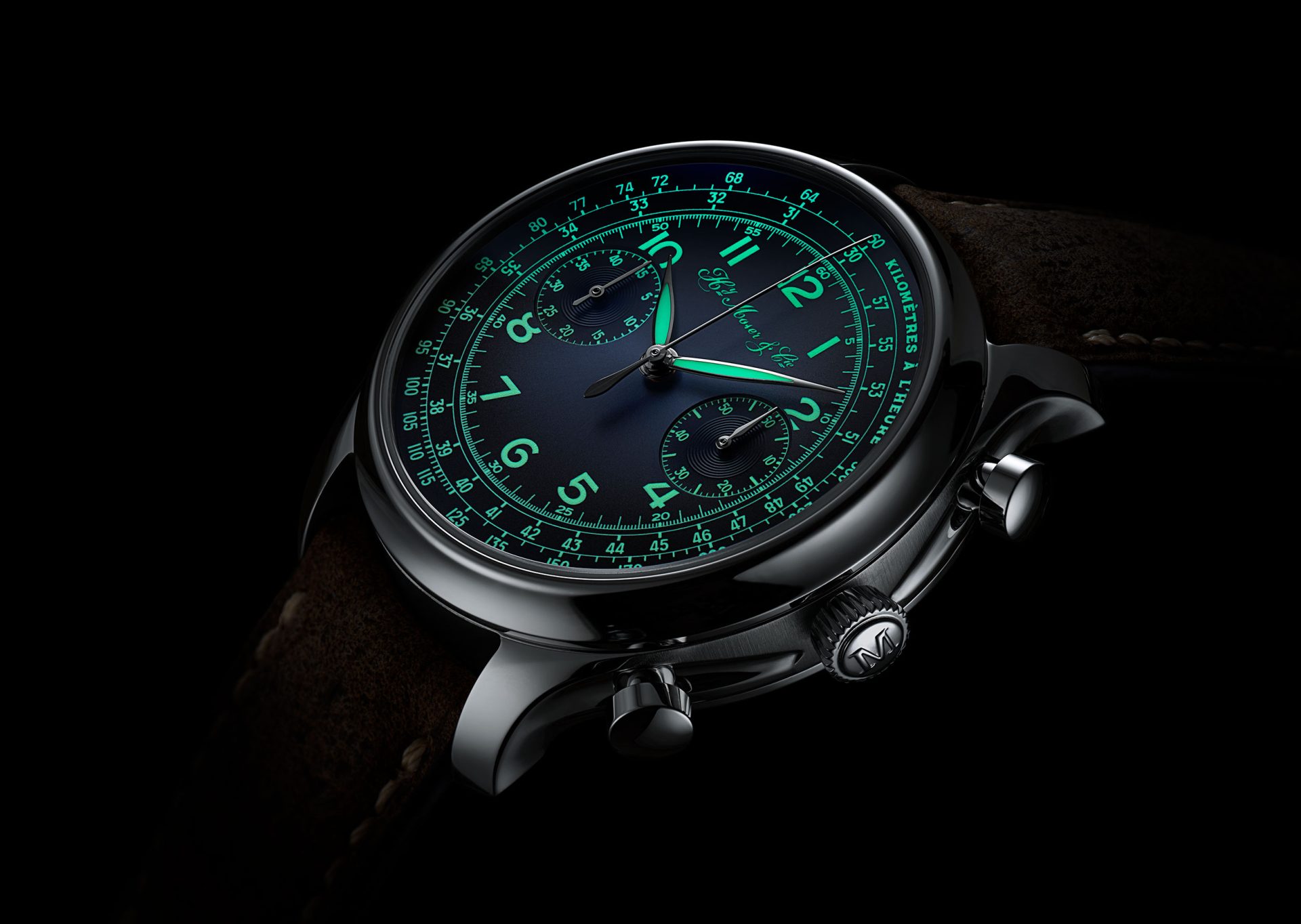 el Endeavour Chronograph Compax  en visión nocturna