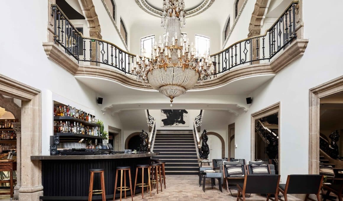 Blanco Castelar está ubicado en la elegante Casa Domit.