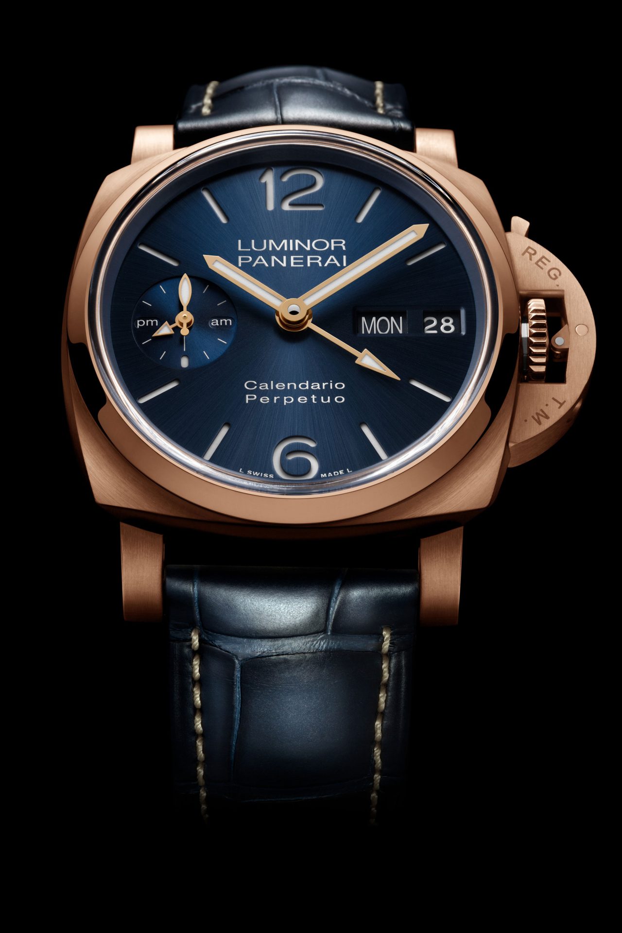 2021_Luminor-Perpetual-Calendar-Goldtech™-PAM00742_02