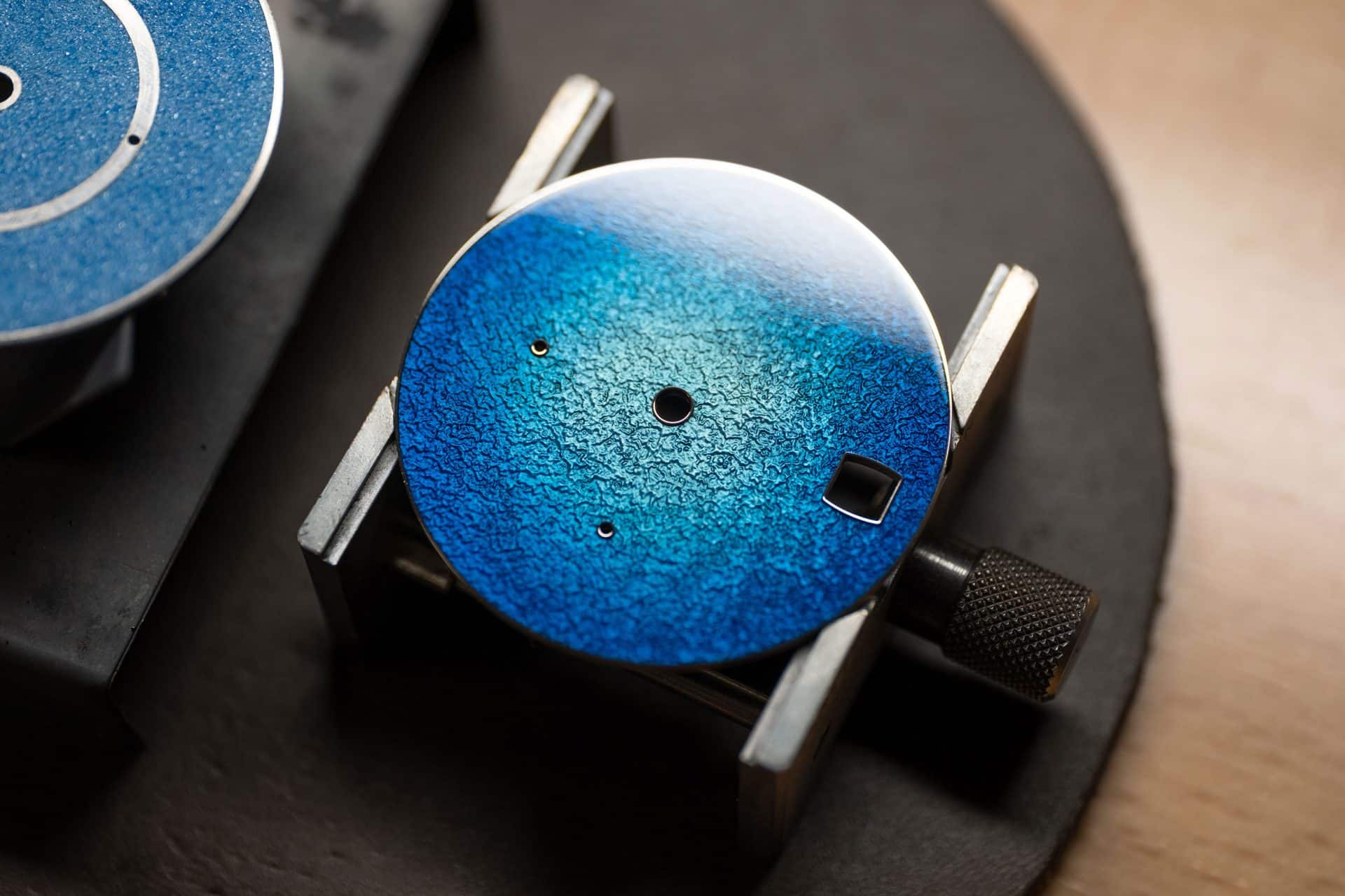 Esfera del Moser Endeavour Perpetual Calendar Tantalum Blue Enamel