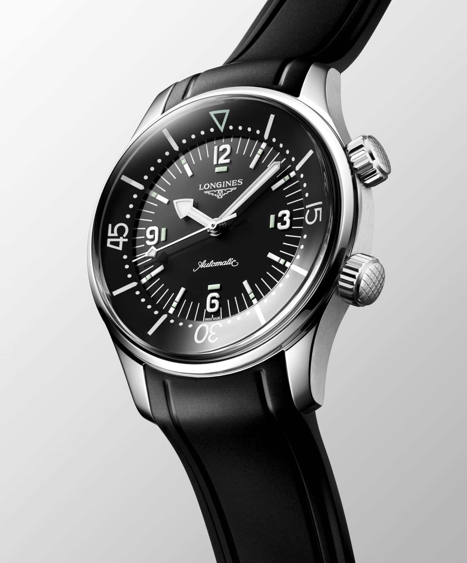 Longines Legend Diver con esfera negra y correa de caucho