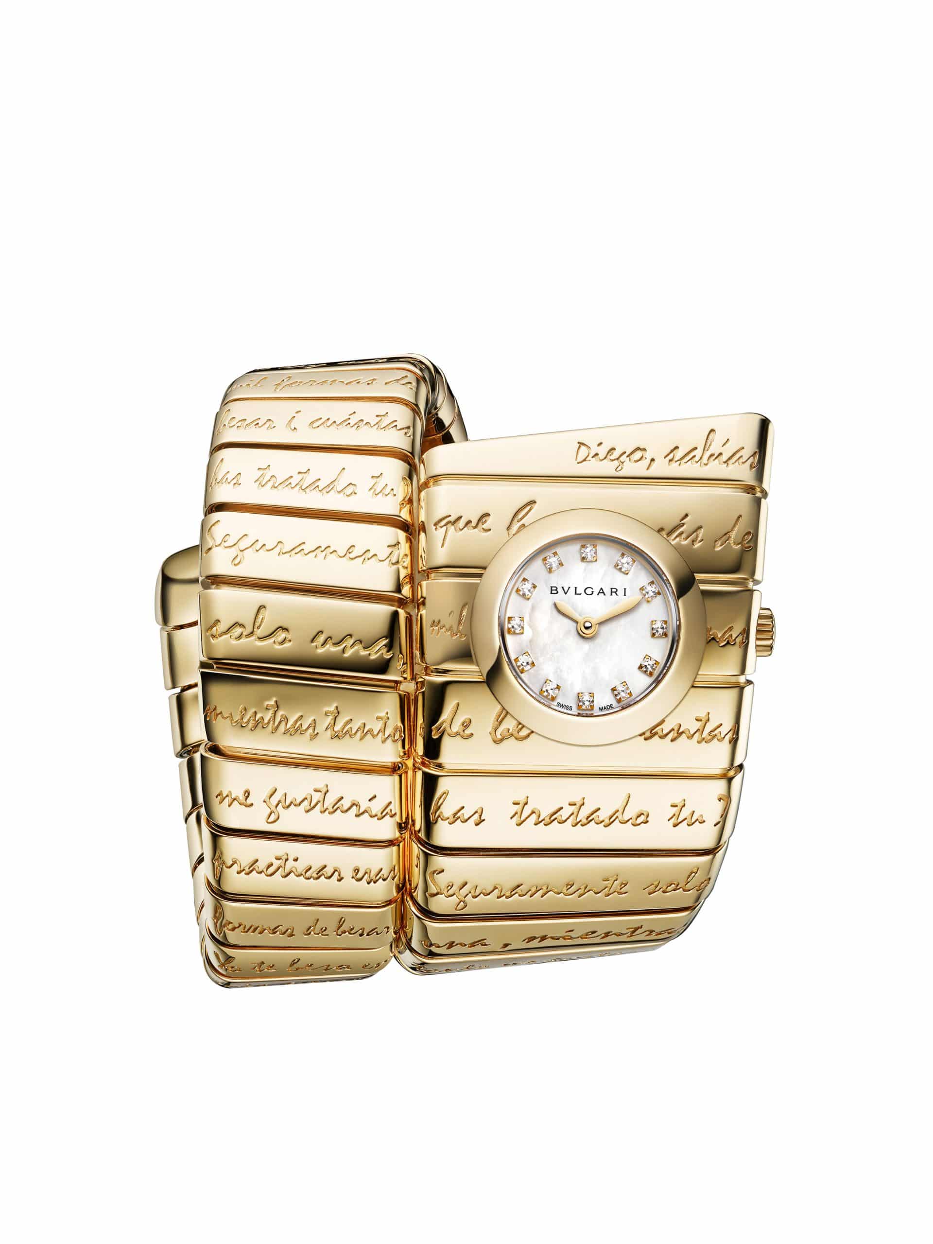 Un reloj hecho en oro amarillo
