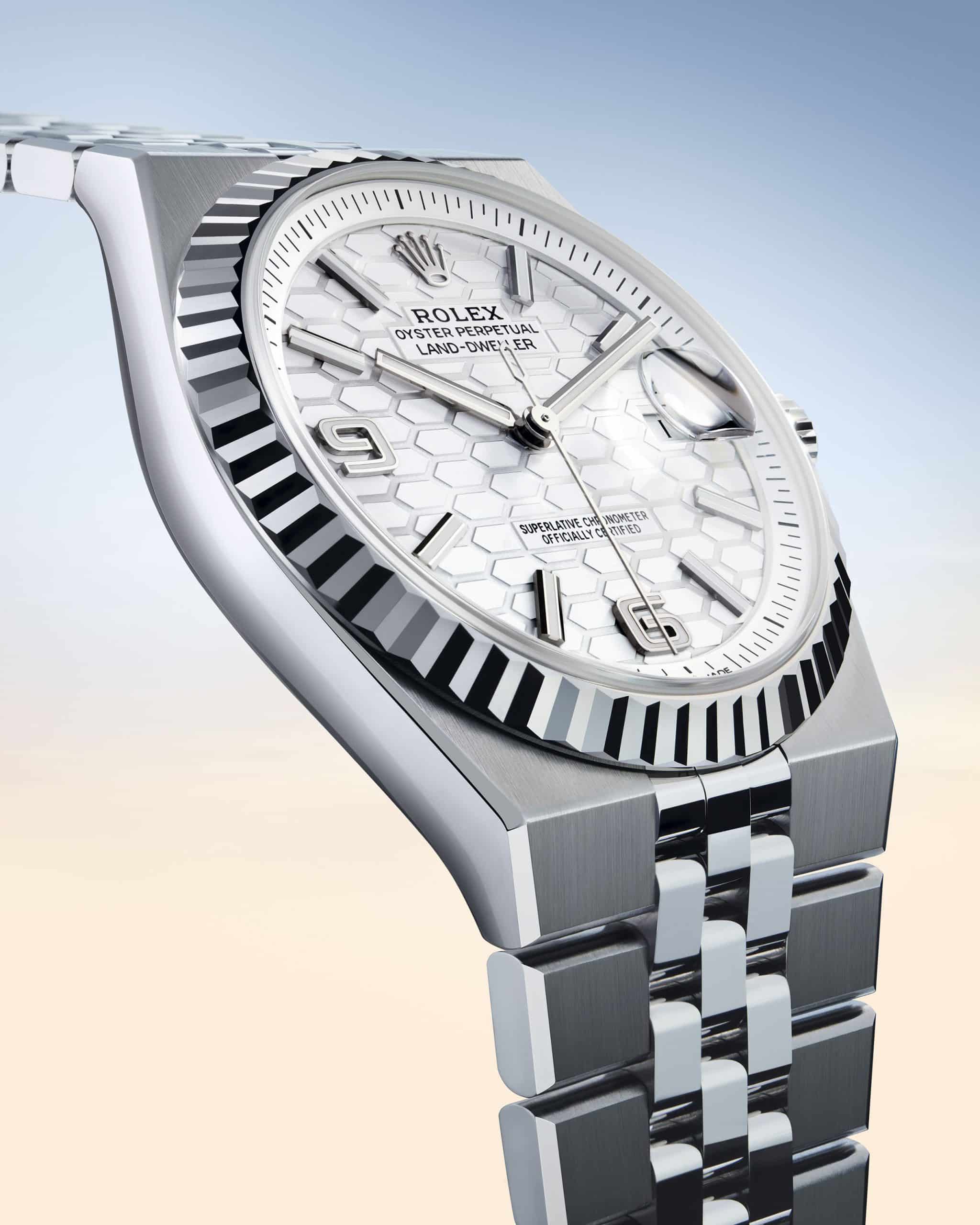 Rolex Oyster Perpetual Land-Dweller en Rolesor blanco.
